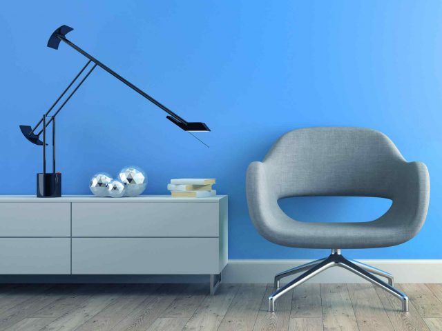 https://outdoor-point.it/wp-content/uploads/2017/05/image-chair-blue-wall-640x480.jpg